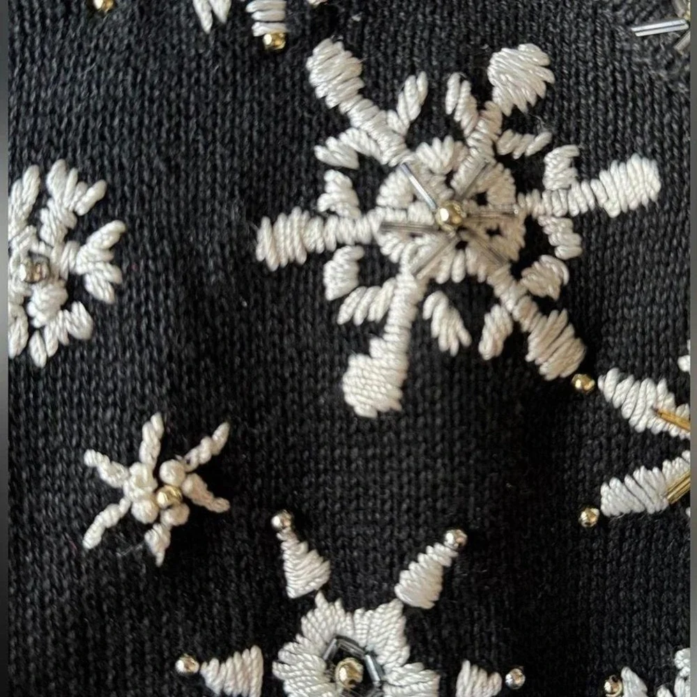 Vintage Snowflake Cardigan black‎ Beaded Holiday Fair Isle Sweater Christmas